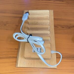 6 phone storage charging port